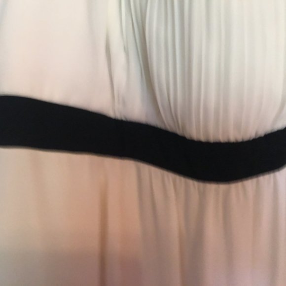 Ladies Formal Dress with black flower details - Picture 3 of 5